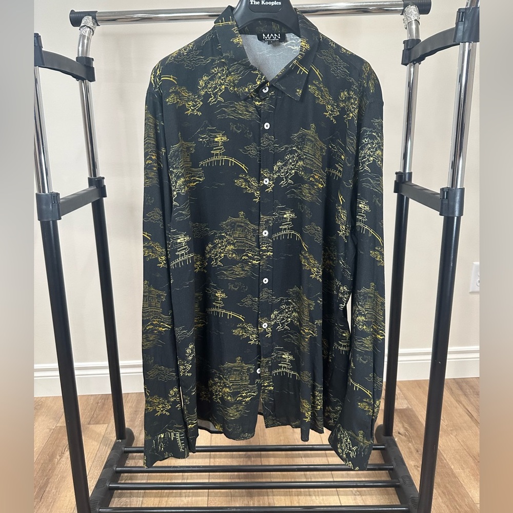 New BooHoo Man Japanese Pagoda Shirt (Size L)